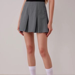 Solid mid waist pleated skirt